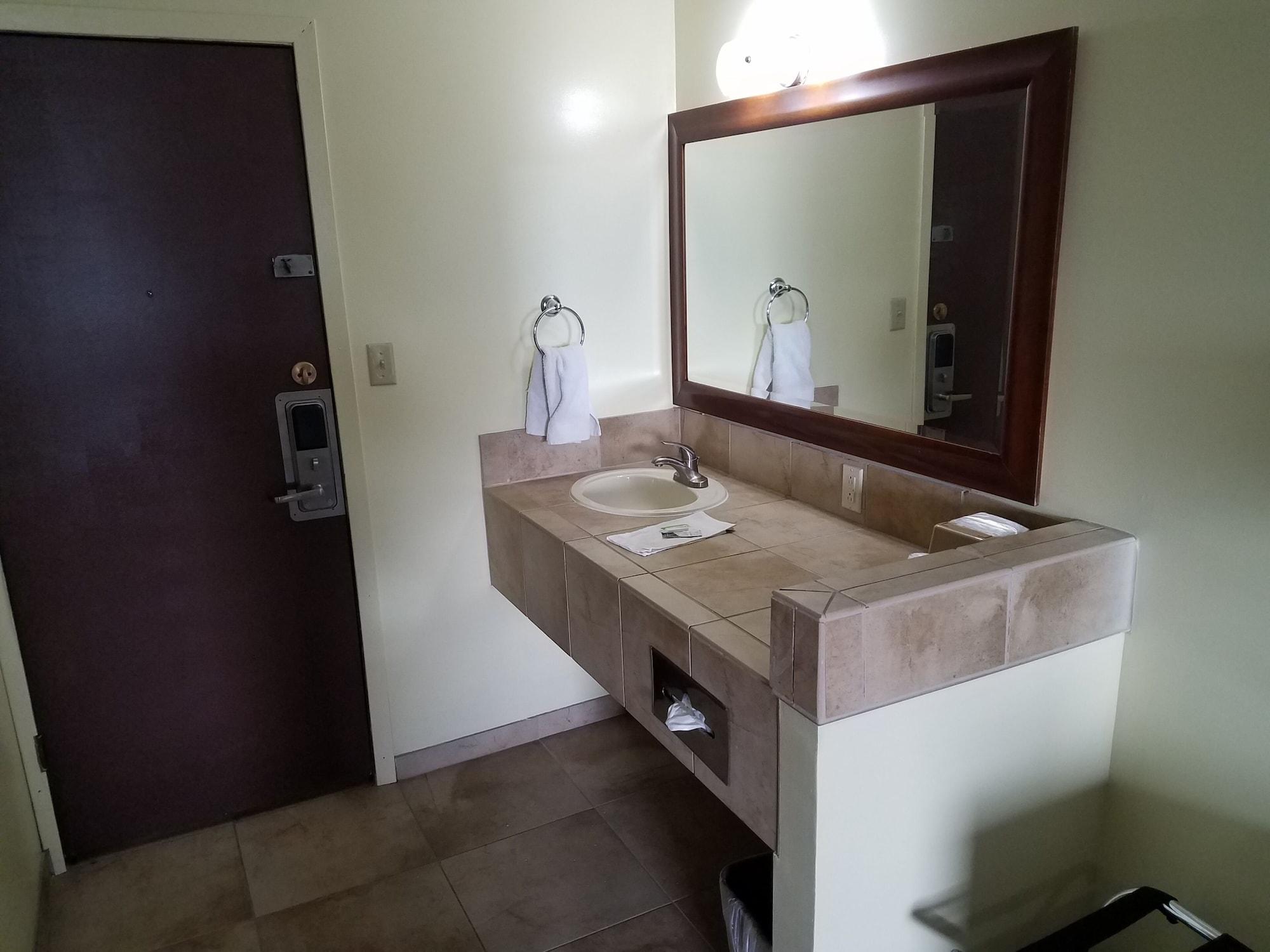 Western Inn South Карни Экстерьер фото